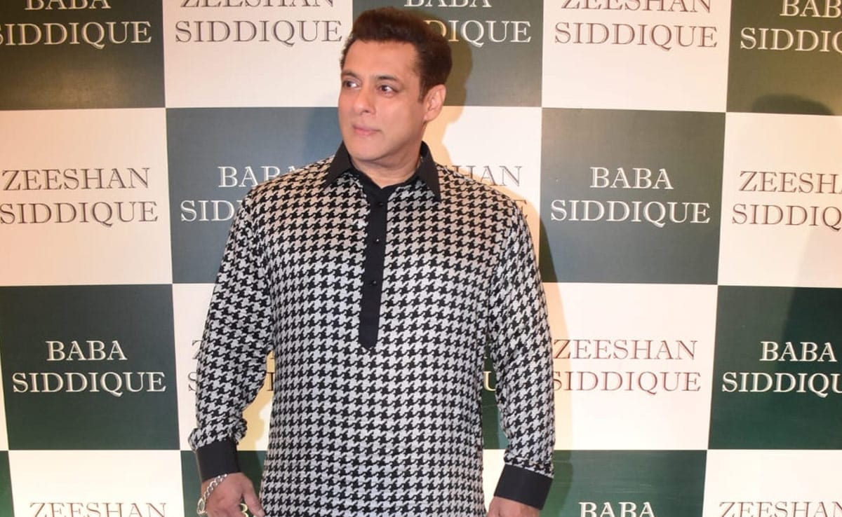 Salman Khan Led Celeb Roll Call At Baba Siddique