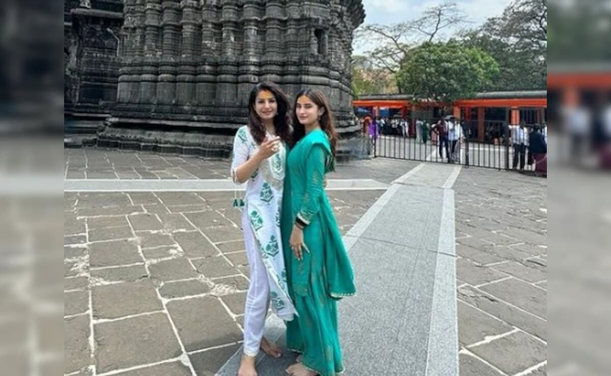 Raveena Tandon And Daughter Rasha Offer Prayers At Trimbakeshwar Temple. See Pics