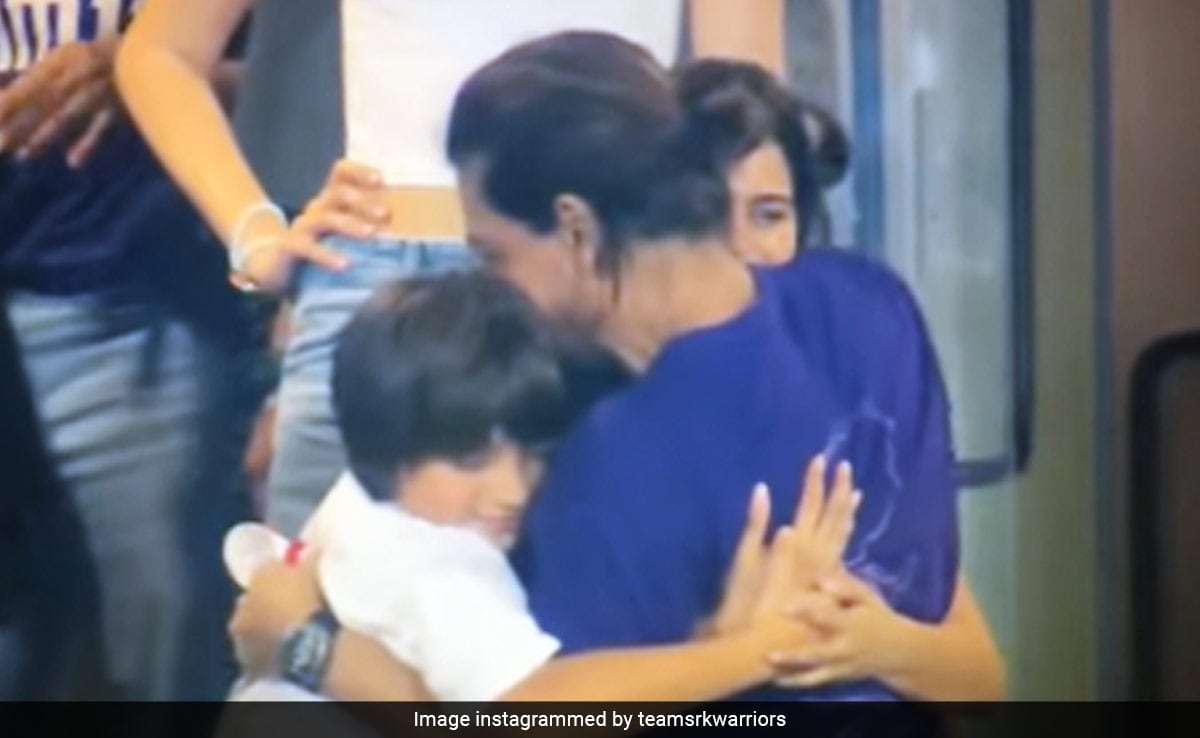 Watch: Teary-Eyed Suhana Hugs Shah Rukh Khan After KKR